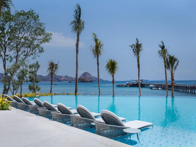 Ayana Komodo Waecicu Beach