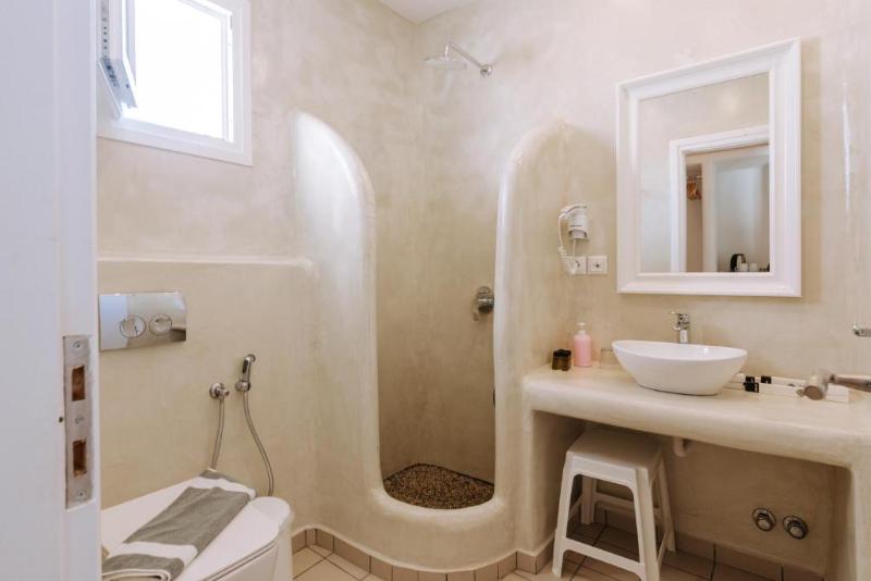 Naxian Emerald Hotel image