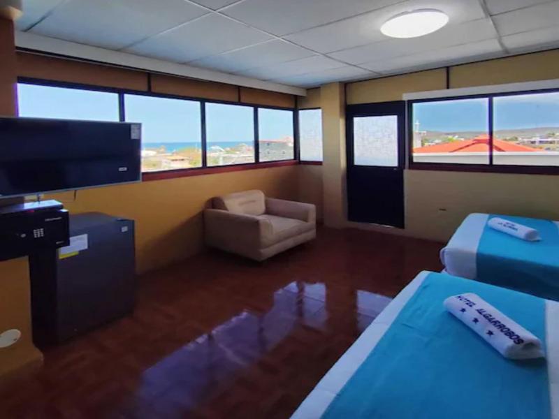 Hotel Los Algarrobos image