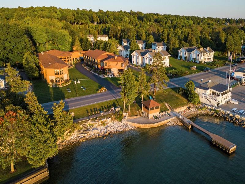 Pine Grove Resort — exterior view