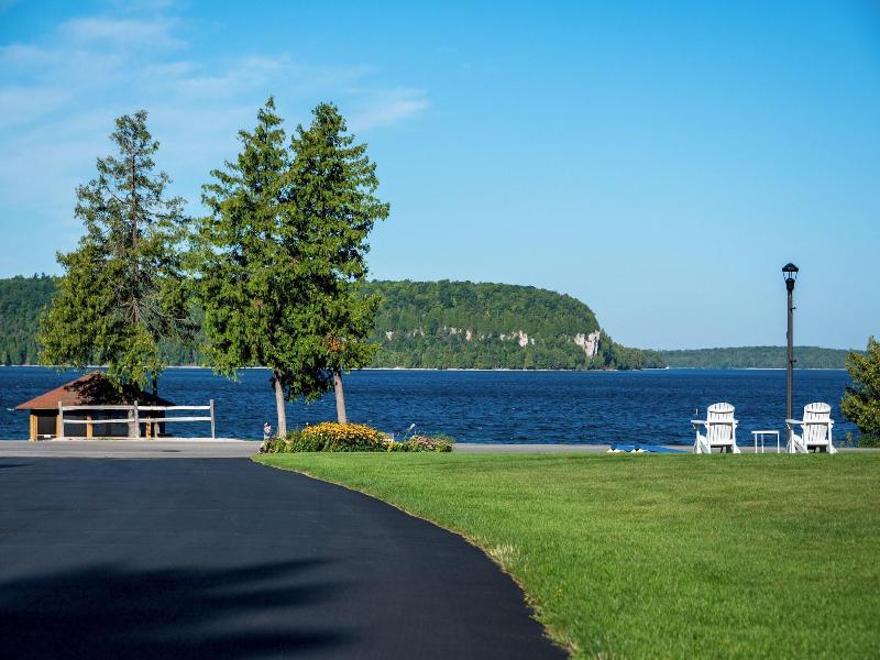 Pine Grove Resort