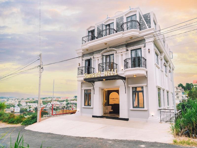 Sunset Hill Hotel image