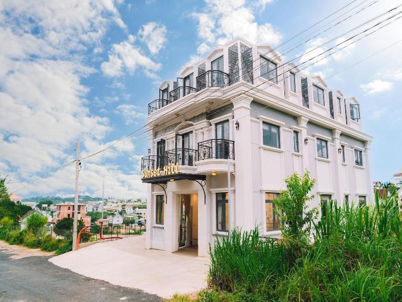 Sunset Hill Hotel image