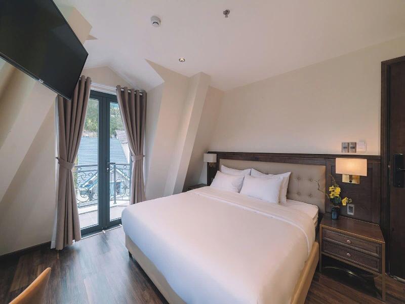 Sunset Hill Hotel image