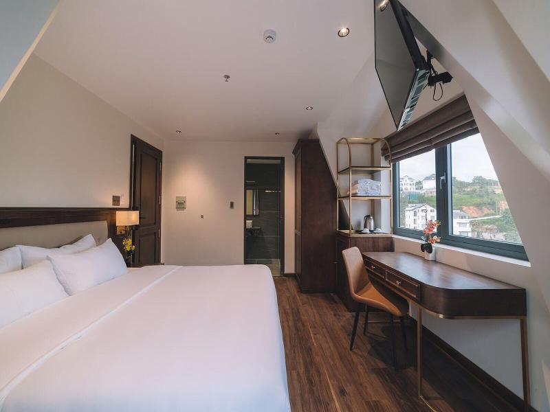 Sunset Hill Hotel image
