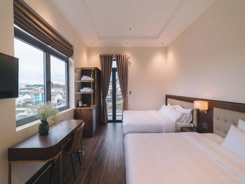 Sunset Hill Hotel image