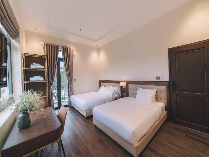 Sunset Hill Hotel image