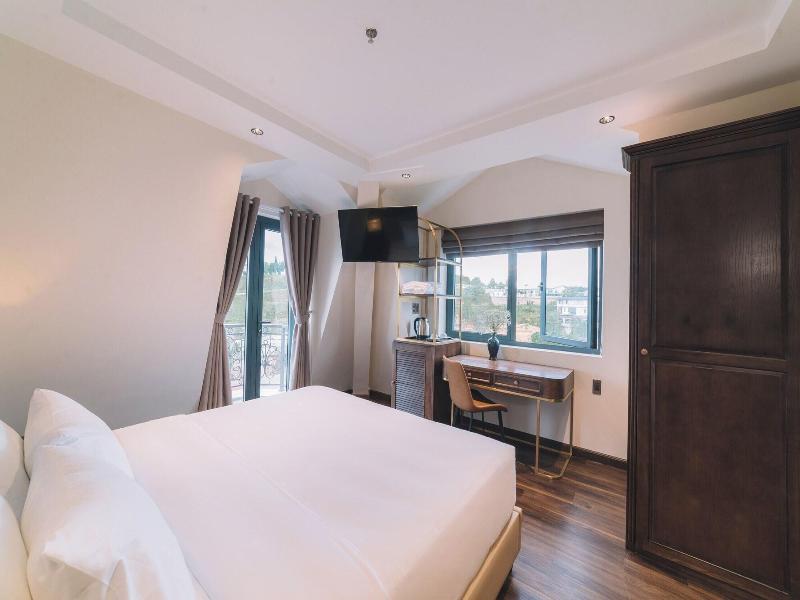 Sunset Hill Hotel image