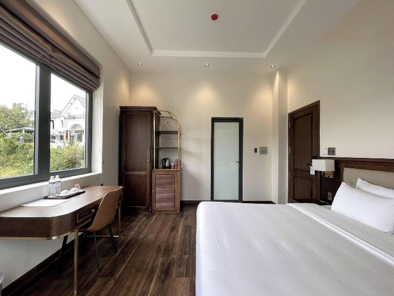 Sunset Hill Hotel image