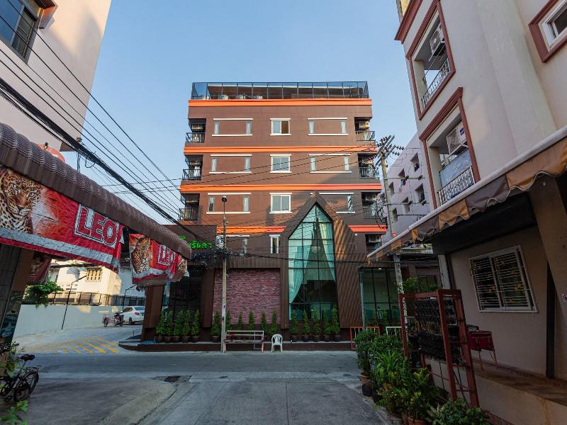 S7ven Ratchada Hotel image