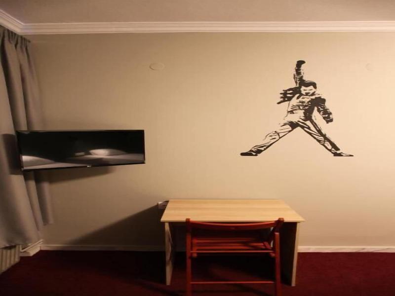 Stay Hybrid Youth Hostel
