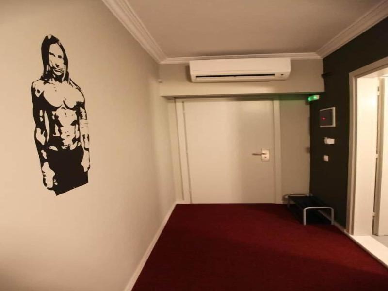 Stay Hybrid Youth Hostel