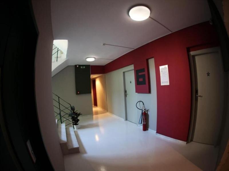 Stay Hybrid Youth Hostel