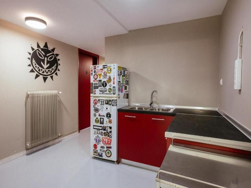 Stay Hybrid Youth Hostel