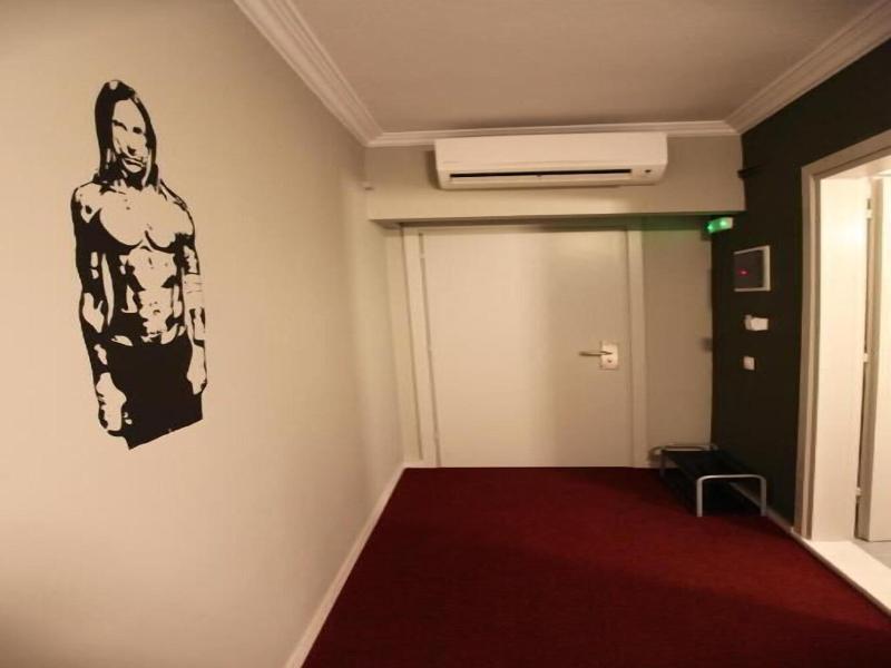 Stay Hybrid Youth Hostel