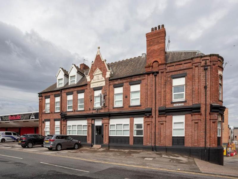 Dusties Hotel image