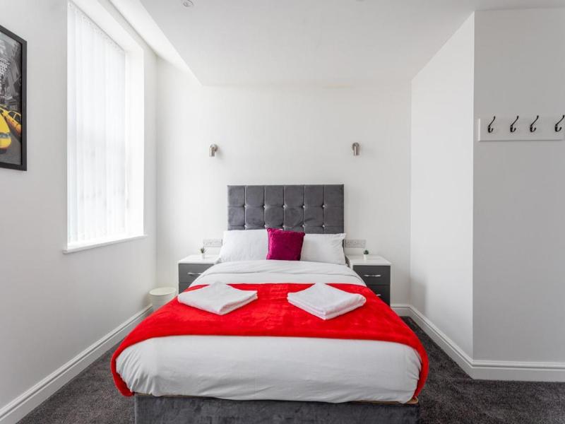 Dusties Hotel image