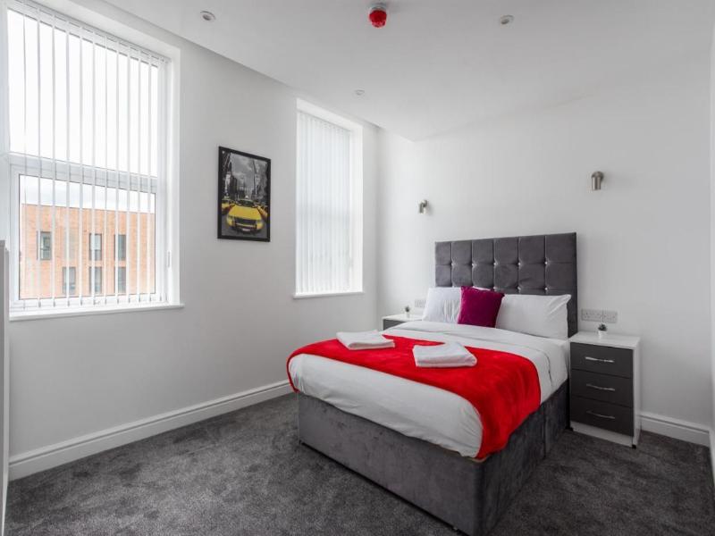 Dusties Hotel image