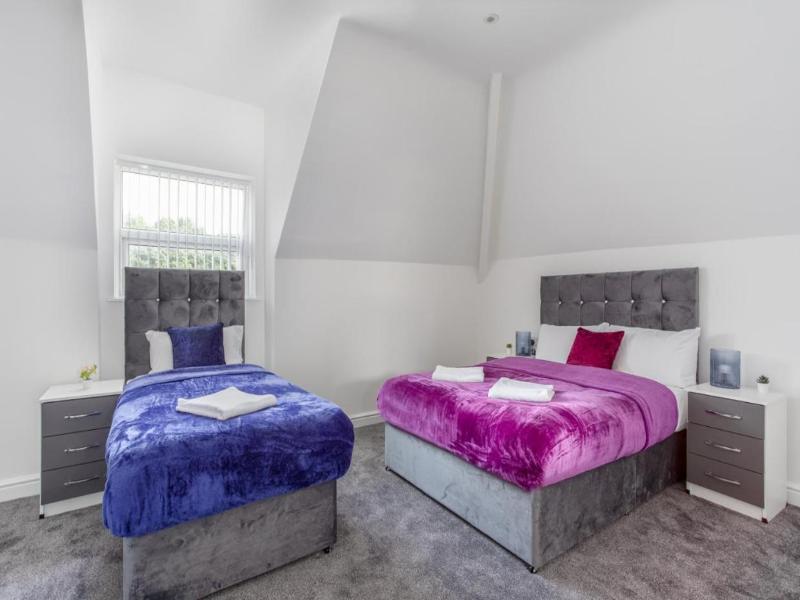 Dusties Hotel image
