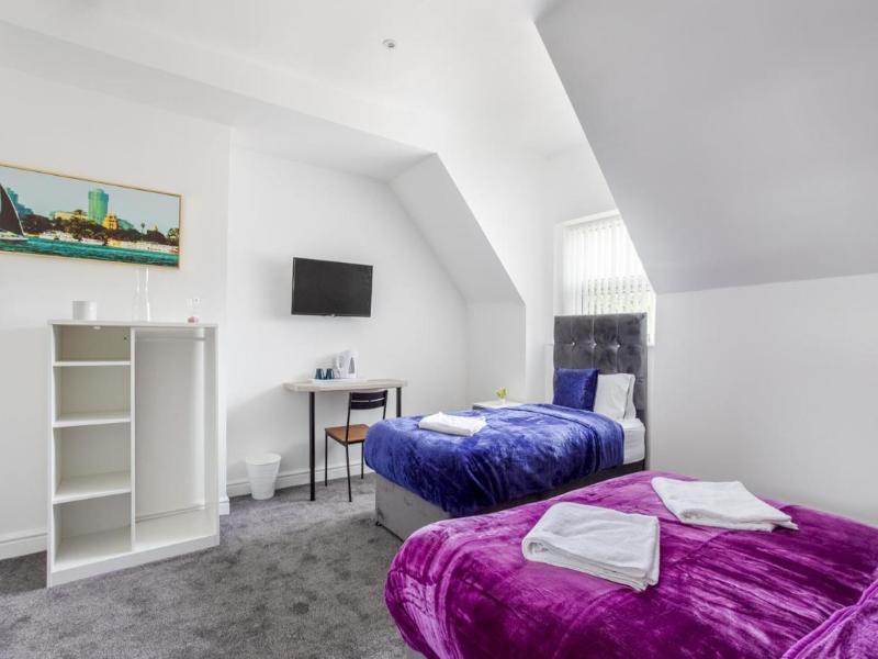 Dusties Hotel image