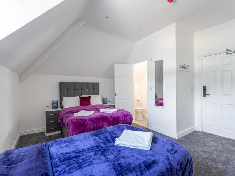 Dusties Hotel image