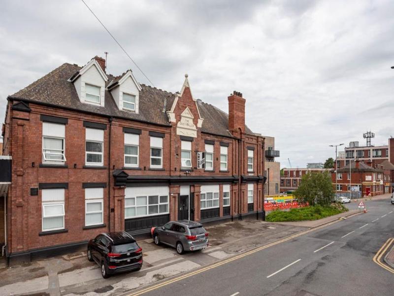 Dusties Hotel image