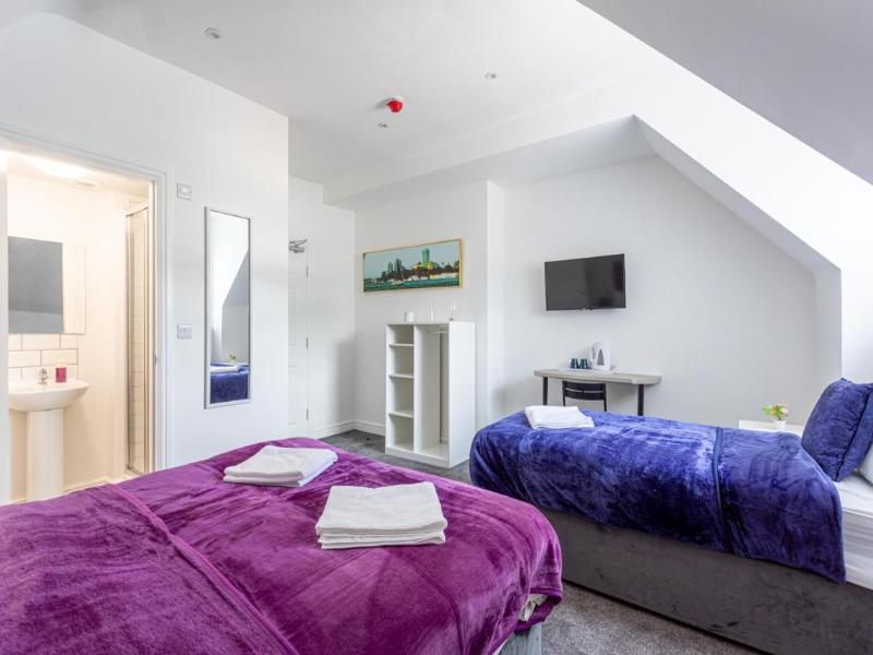 Dusties Hotel image