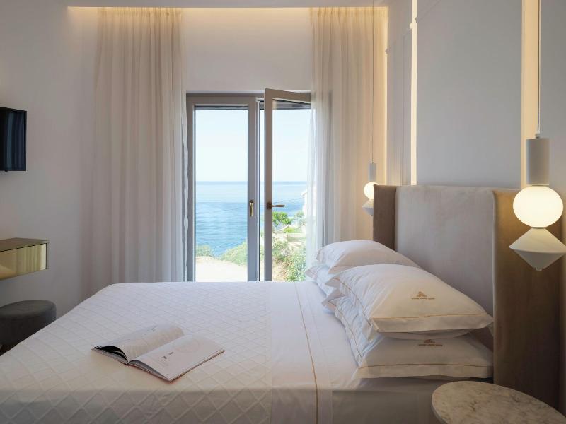 Golden Luxury Suites image