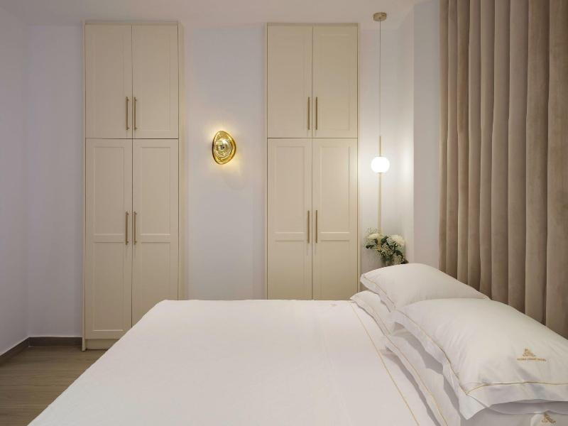 Golden Luxury Suites image