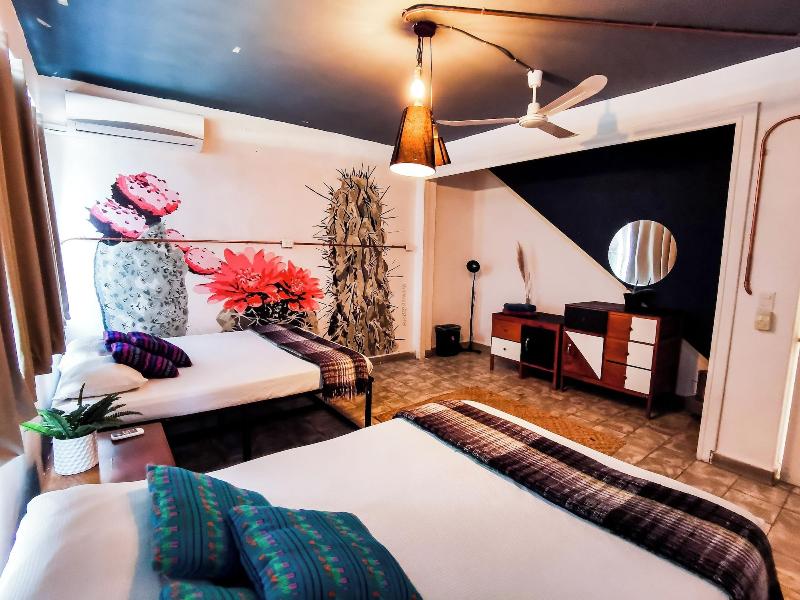 DOUBLE DELUXE KING BED