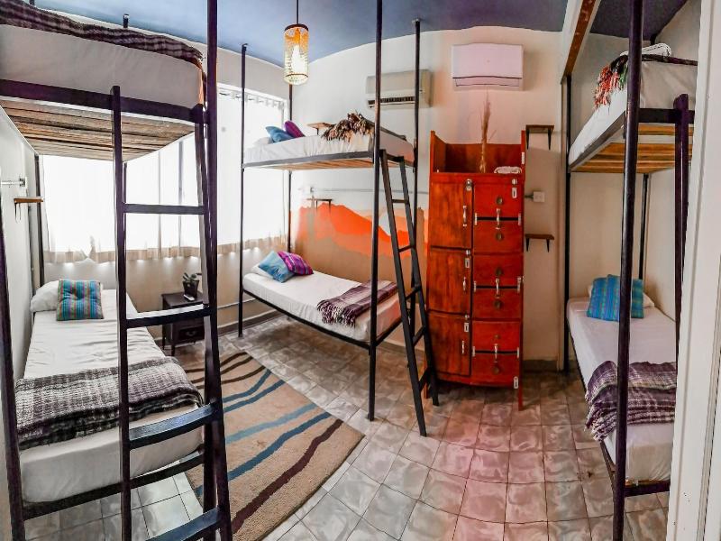 QUADRUPLE TWO DOUBLE BEDS
