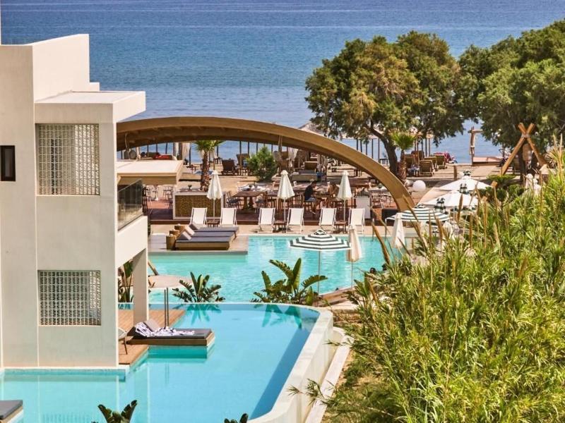 Enorme Teatro Beach image