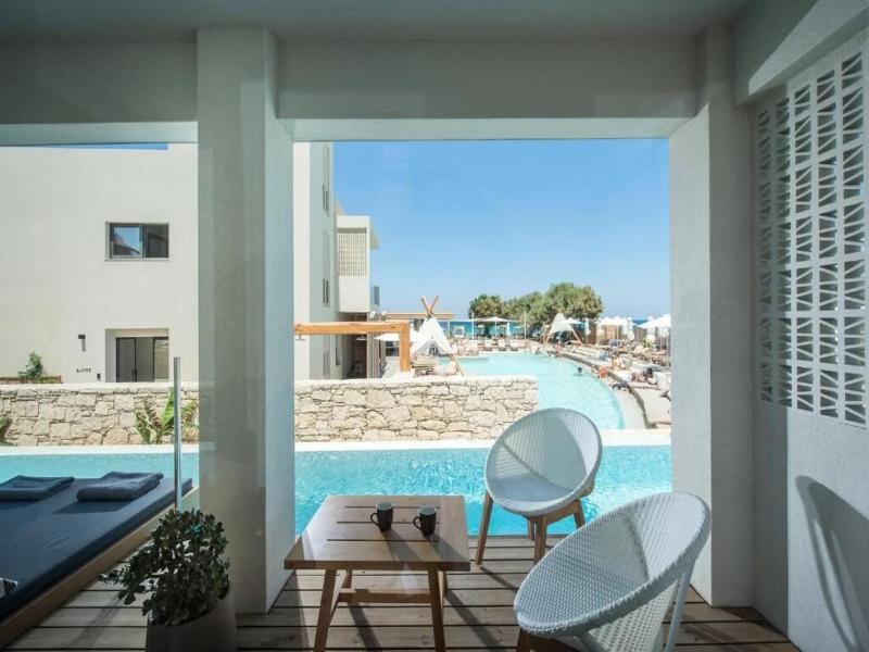 Enorme Teatro Beach image