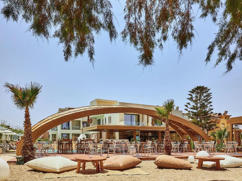 Enorme Teatro Beach image