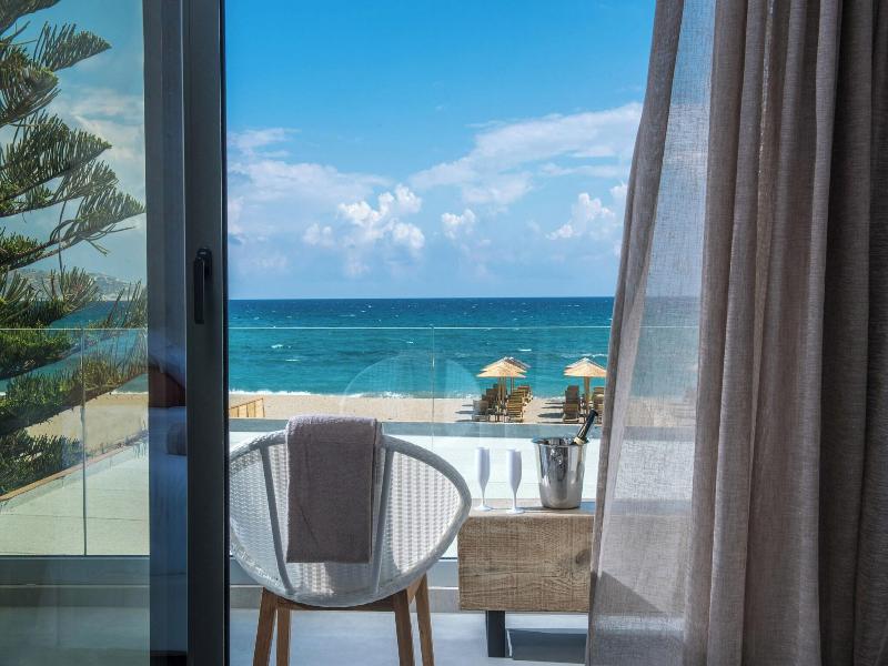 Enorme Teatro Beach image