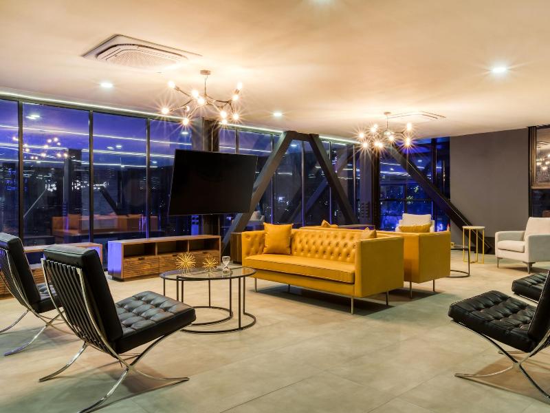 Downtown Designer Apartments By Uliv image