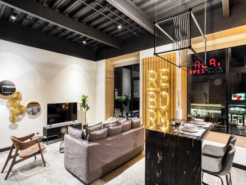 Downtown Designer Apartments By Uliv image