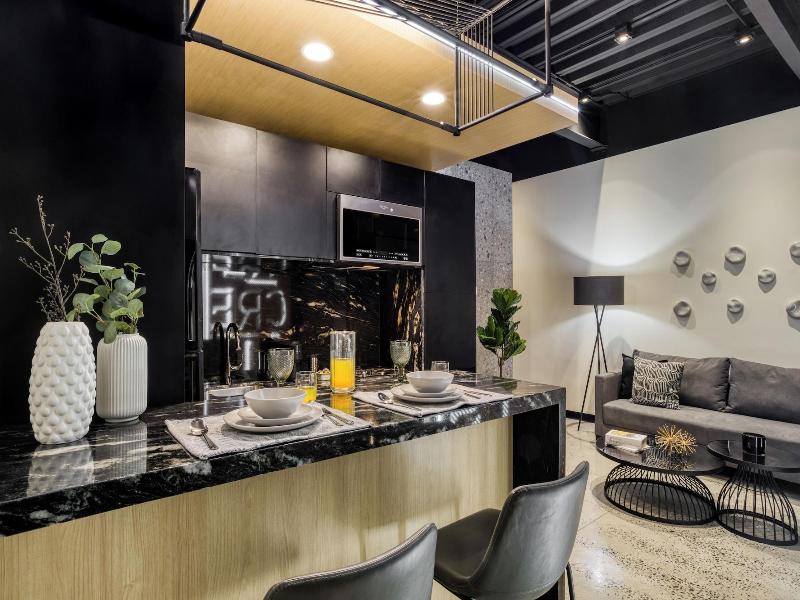 Downtown Designer Apartments By Uliv image