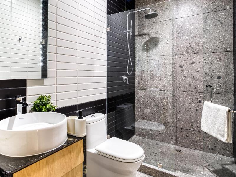 Downtown Designer Apartments By Uliv image