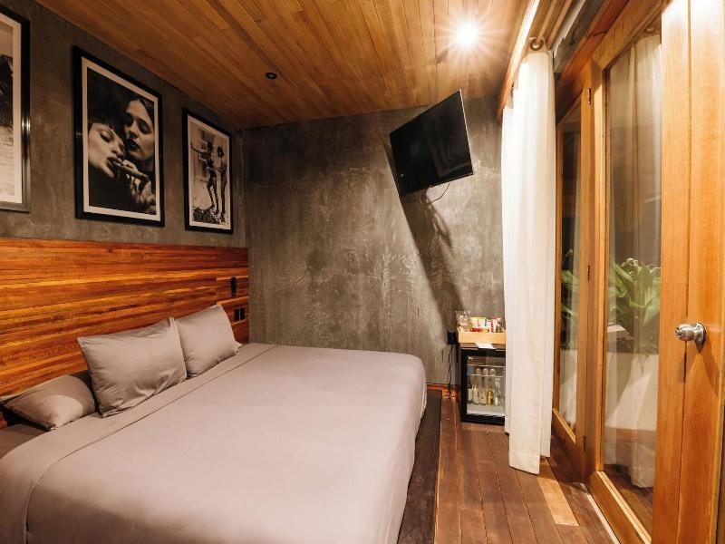 Naked Hotel Zipolite image