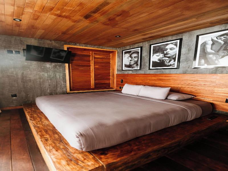 Naked Hotel Zipolite image