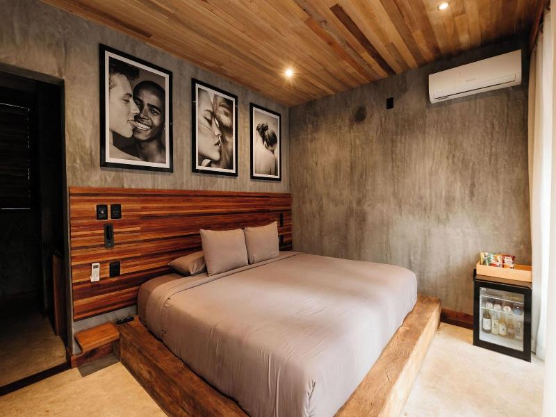 Naked Hotel Zipolite image