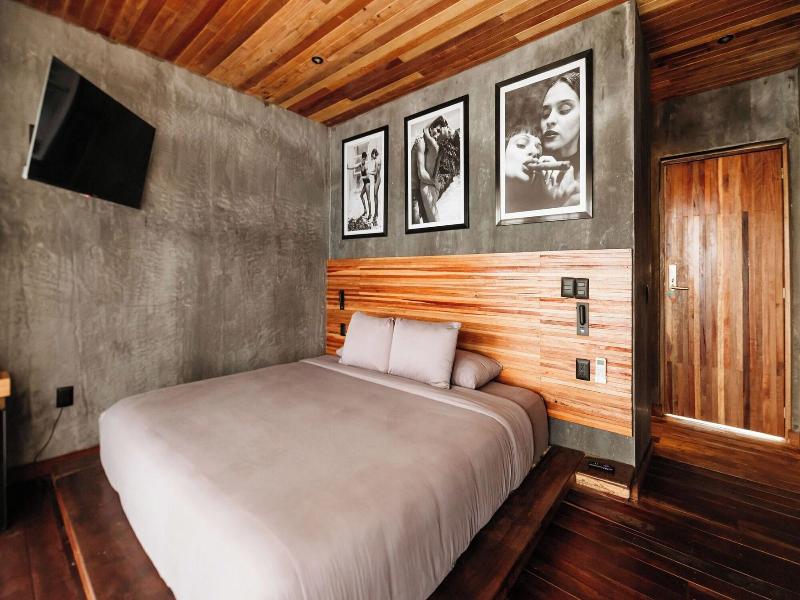 Naked Hotel Zipolite image