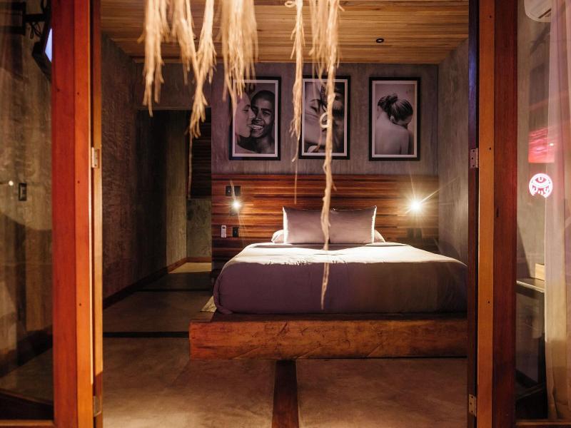 Naked Hotel Zipolite image
