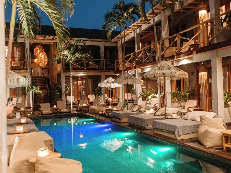 Naked Hotel Zipolite image