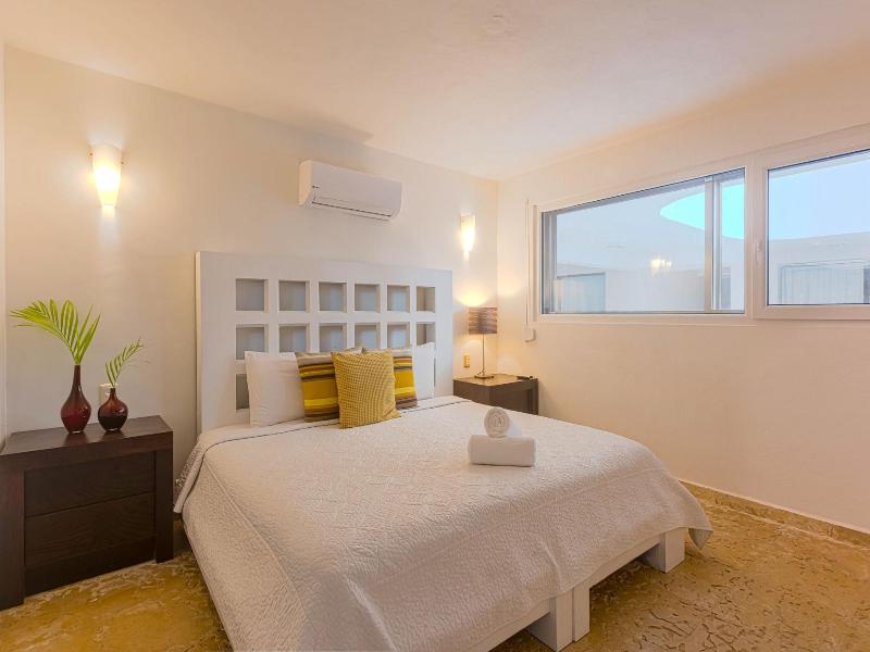Ocean Plaza By Zamã¡ Homes image