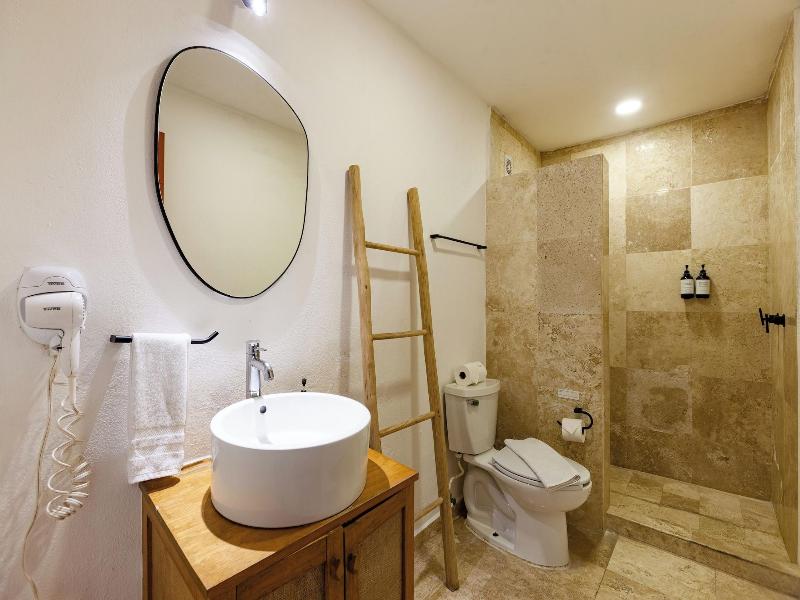 Ocean Plaza By Zamã¡ Homes image