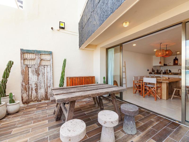 Ocean Plaza By Zamã¡ Homes image