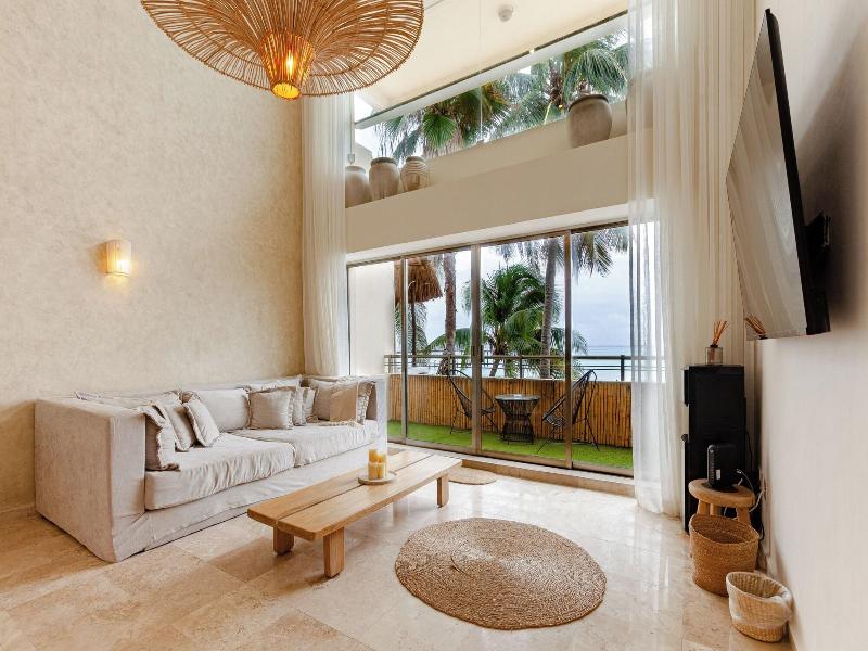 Ocean Plaza By Zamã¡ Homes image