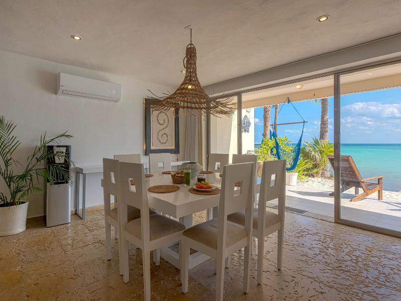 Ocean Plaza By Zamã¡ Homes image